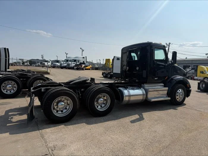 2021 Peterbilt 579 in Dallas, TX — photo 19