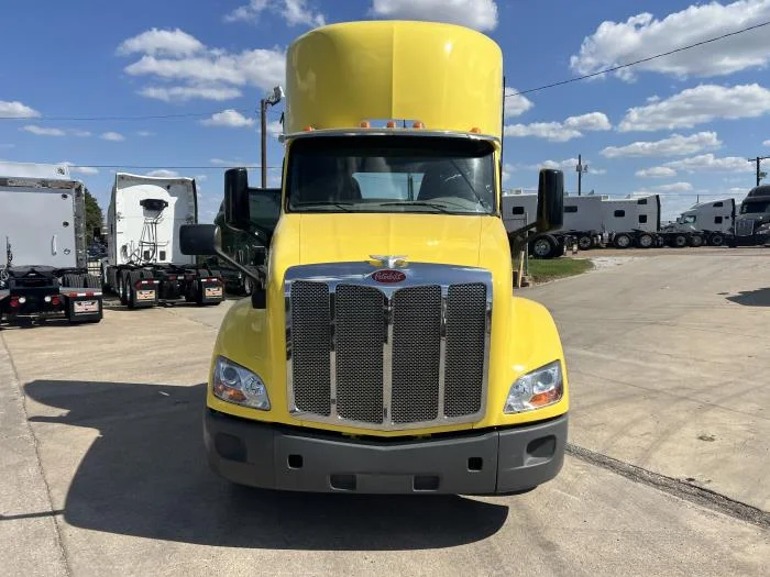 2021 Peterbilt 579 - image 3