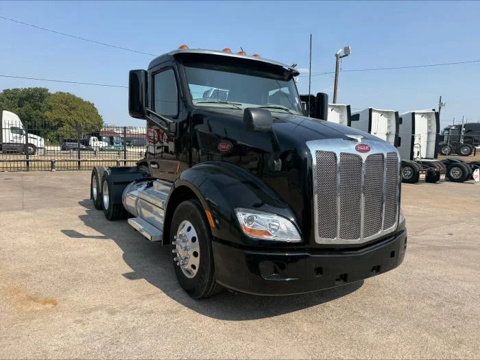2021 Peterbilt 579 in Dallas, TX — photo 12
