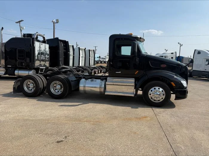 2021 Peterbilt 579 in Dallas, TX — photo 28