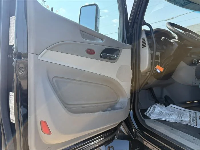 2021 Peterbilt 579 in Dallas, TX — photo 7