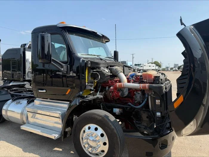 2021 Peterbilt 579 in Dallas, TX — photo 17
