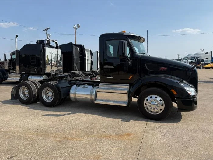 2021 Peterbilt 579 in Dallas, TX — photo 5