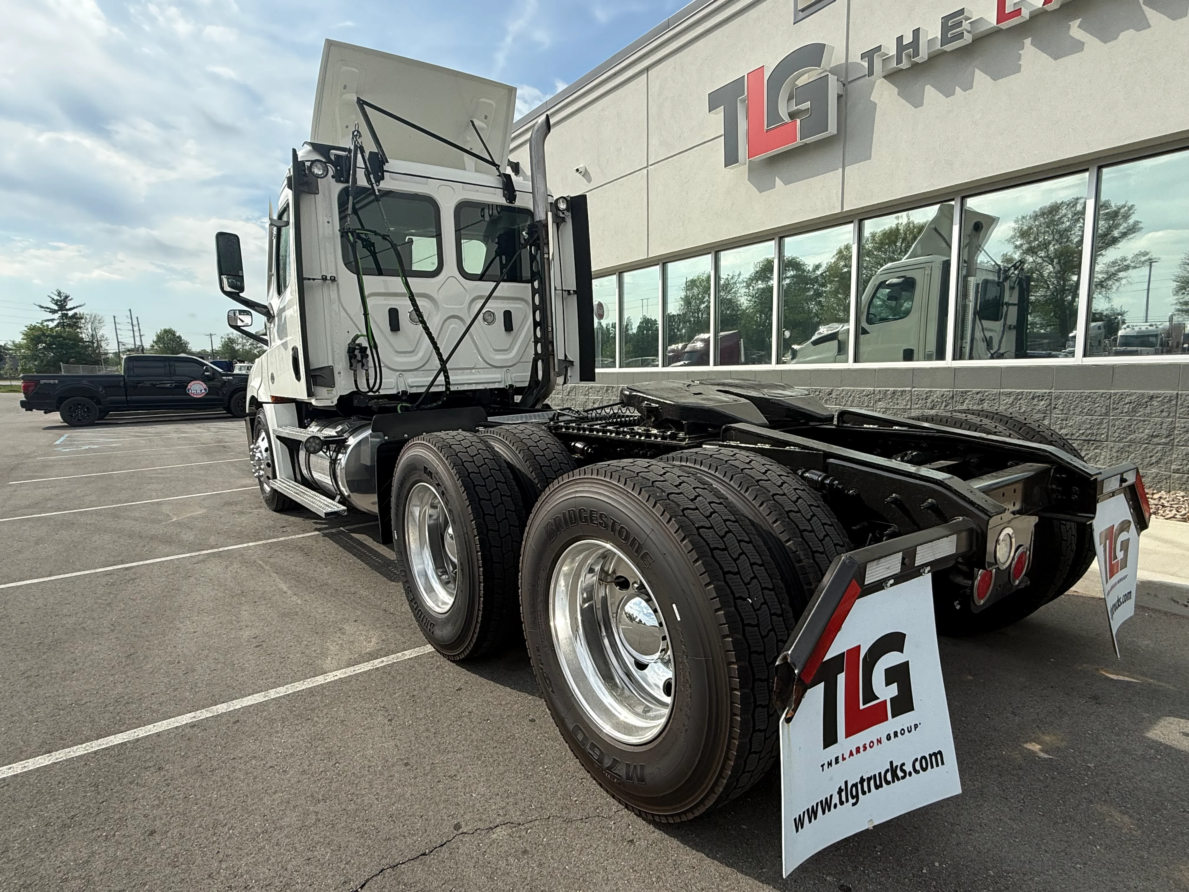 2021 Freightliner Cascadia in Evansville, IN — photo 3