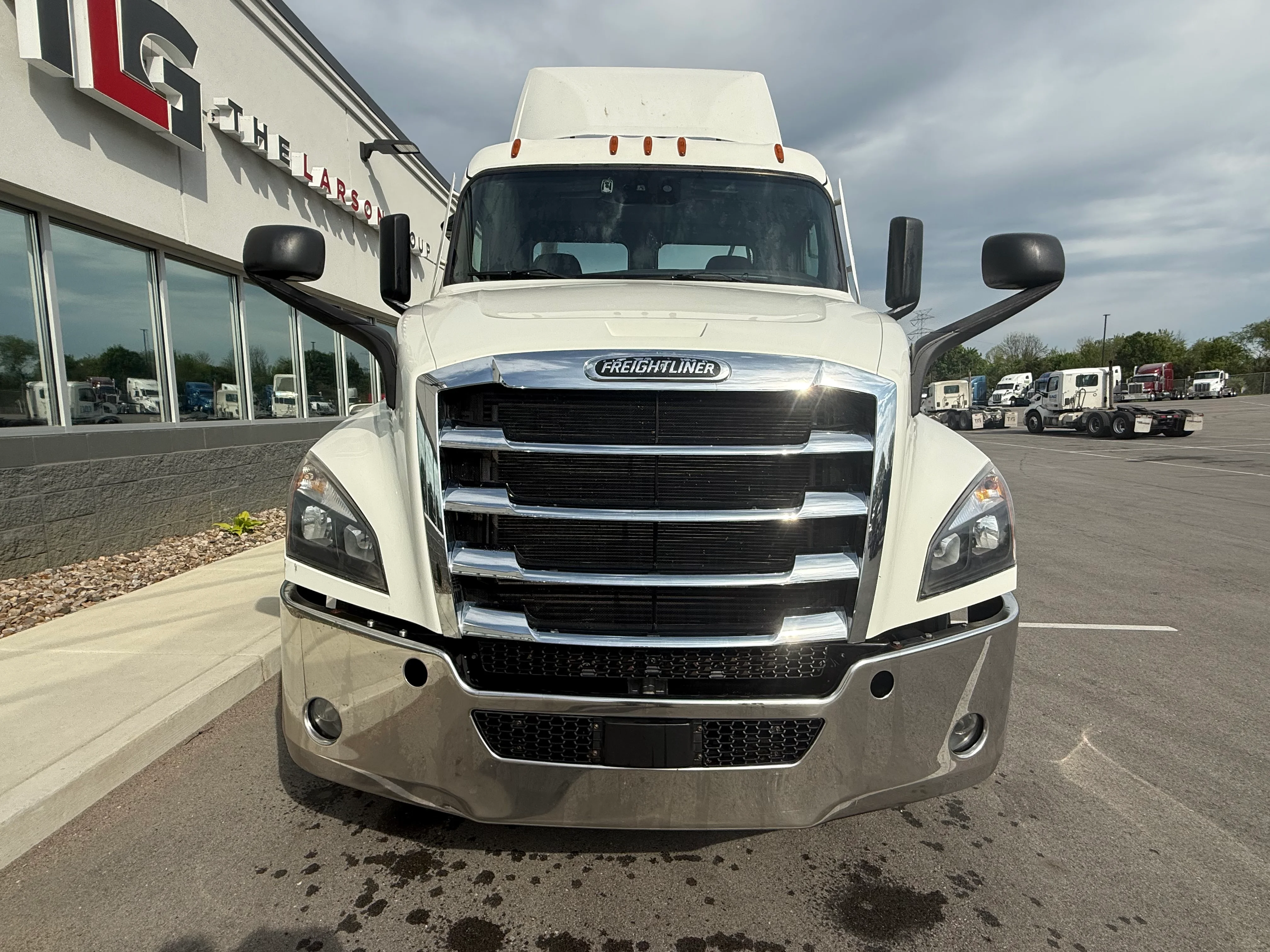 2021 Freightliner Cascadia in Evansville, IN — photo 6