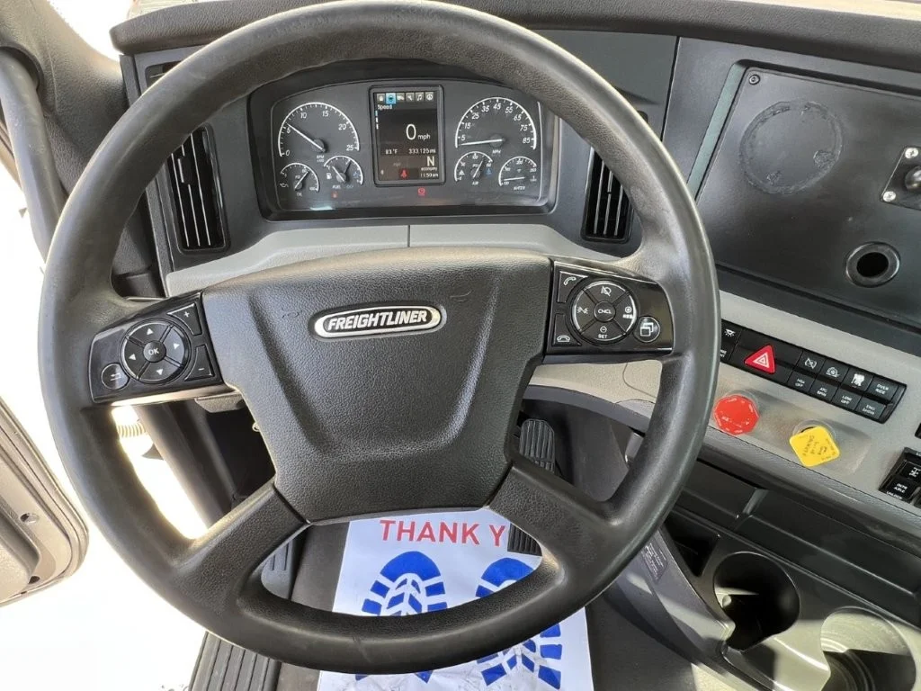 2021 Freightliner Cascadia in Evansville, IN — photo 9