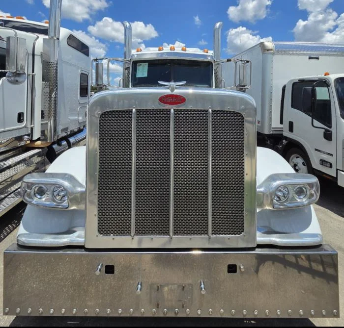 2023 Peterbilt 389 — photo 8