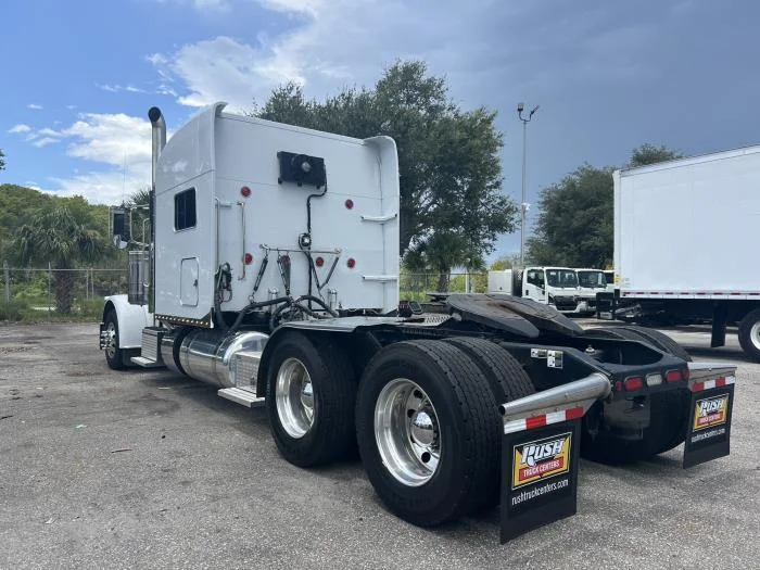 2023 Peterbilt 389 — photo 4