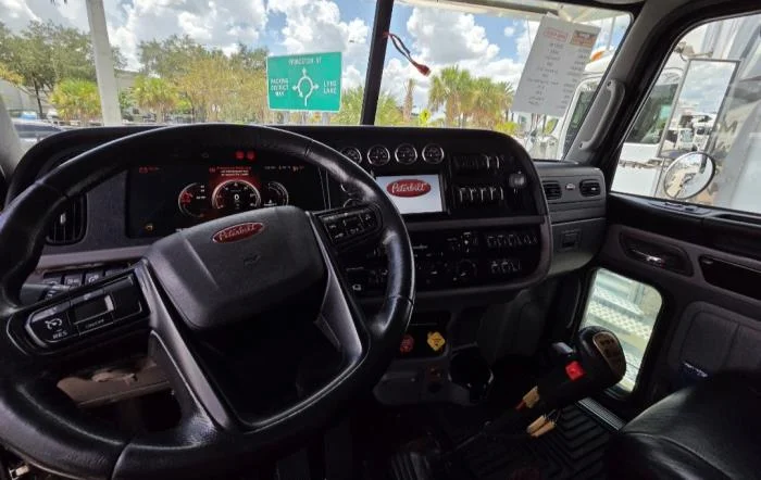 2023 Peterbilt 389 — photo 22