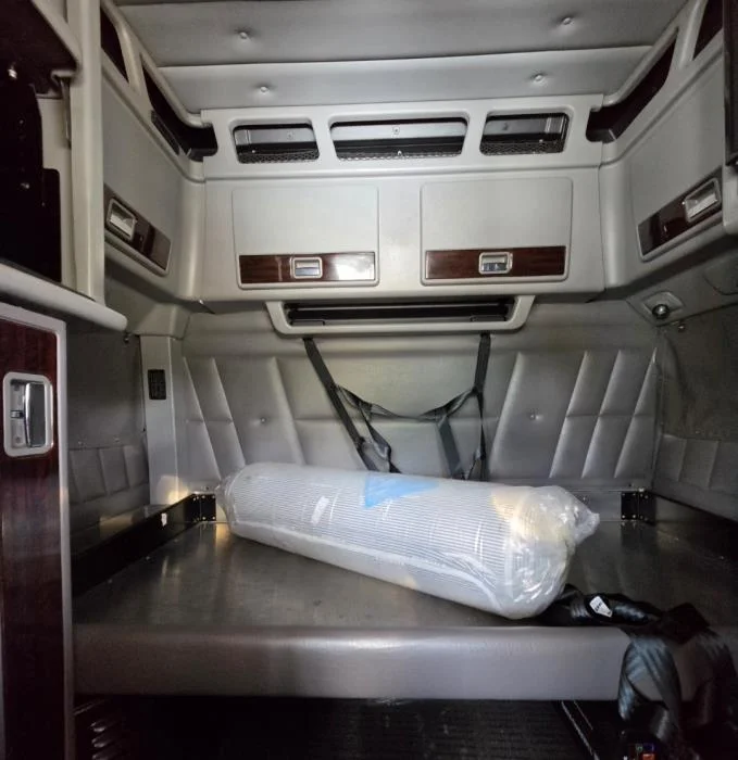 2023 Peterbilt 389 — photo 21