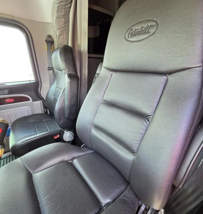 2023 Peterbilt 389 — photo 23