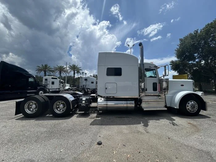 2023 Peterbilt 389 — photo 6