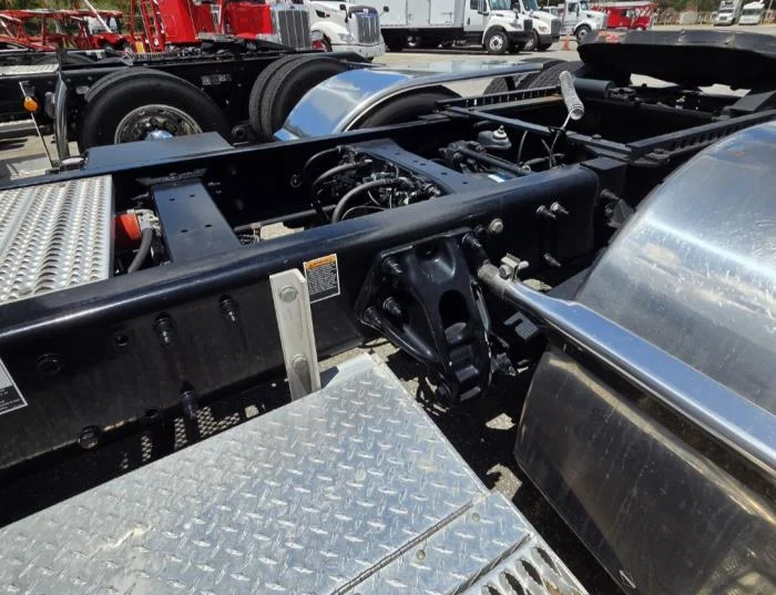 2023 Peterbilt 389 — photo 25