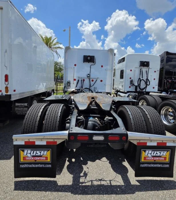 2023 Peterbilt 389 — photo 12