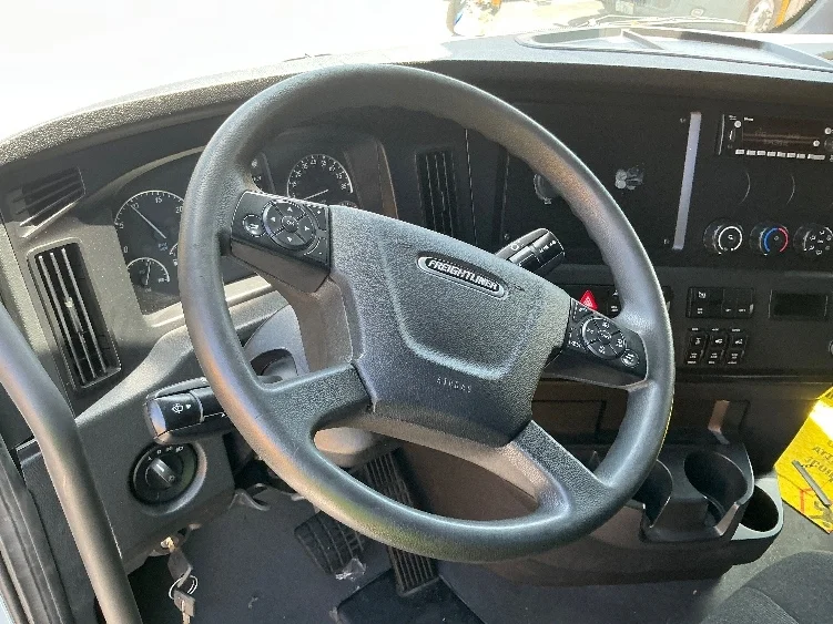 2023 Freightliner Cascadia - image 10