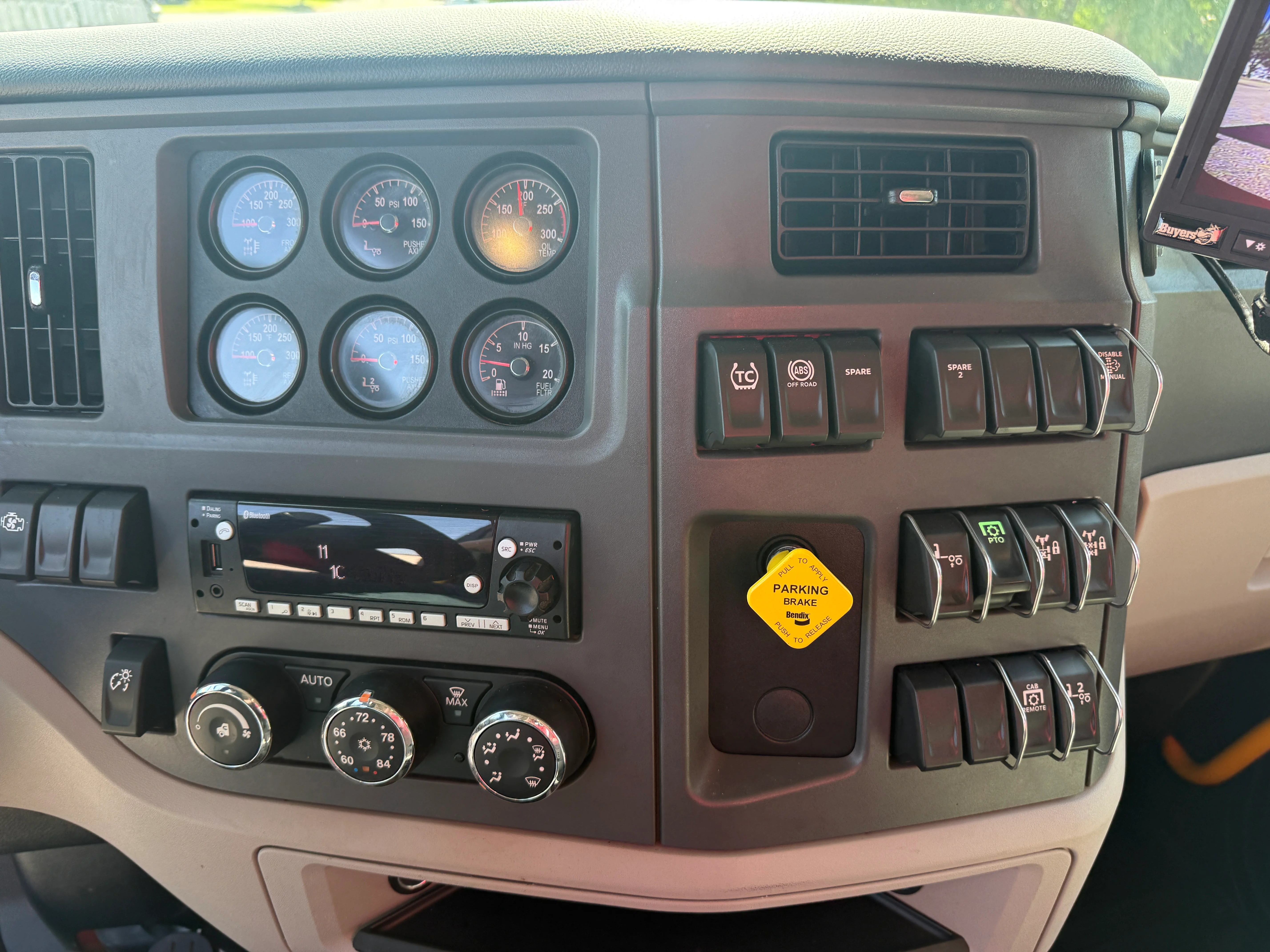 2025 Peterbilt 567 in Raleigh, NC — photo 12
