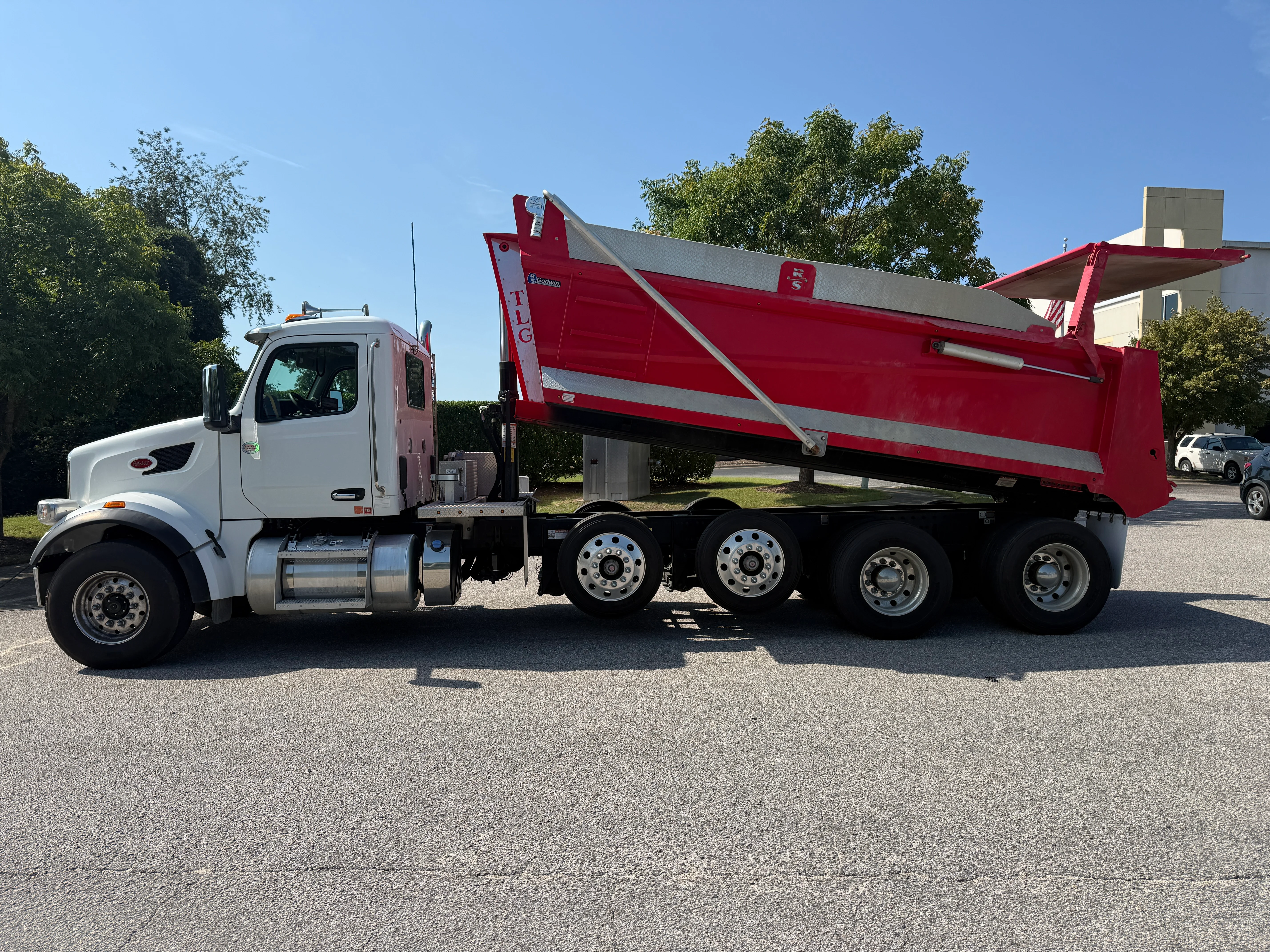 2025 Peterbilt 567 in Raleigh, NC — photo 2