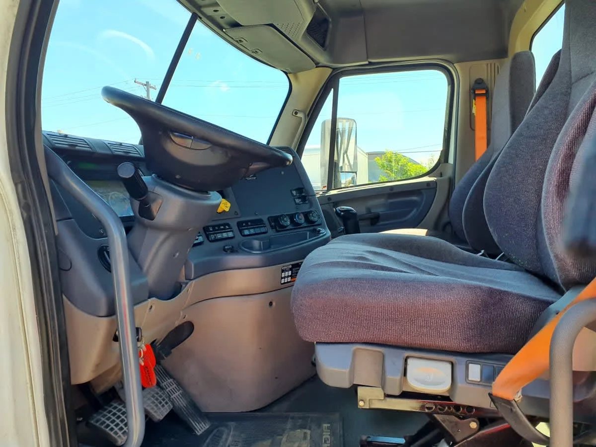 2019 Freightliner Cascadia in Indianapolis, IN — photo 7