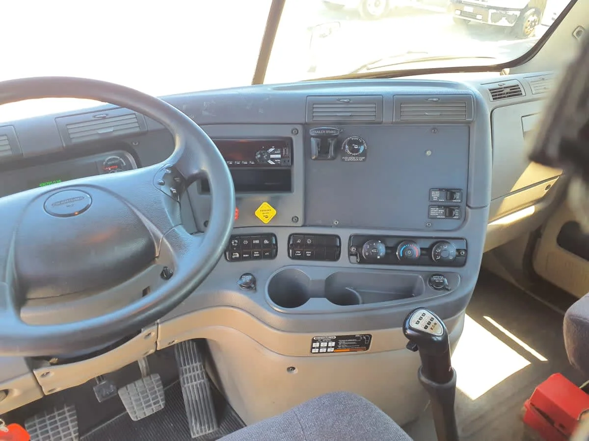 2019 Freightliner Cascadia in Indianapolis, IN — photo 14