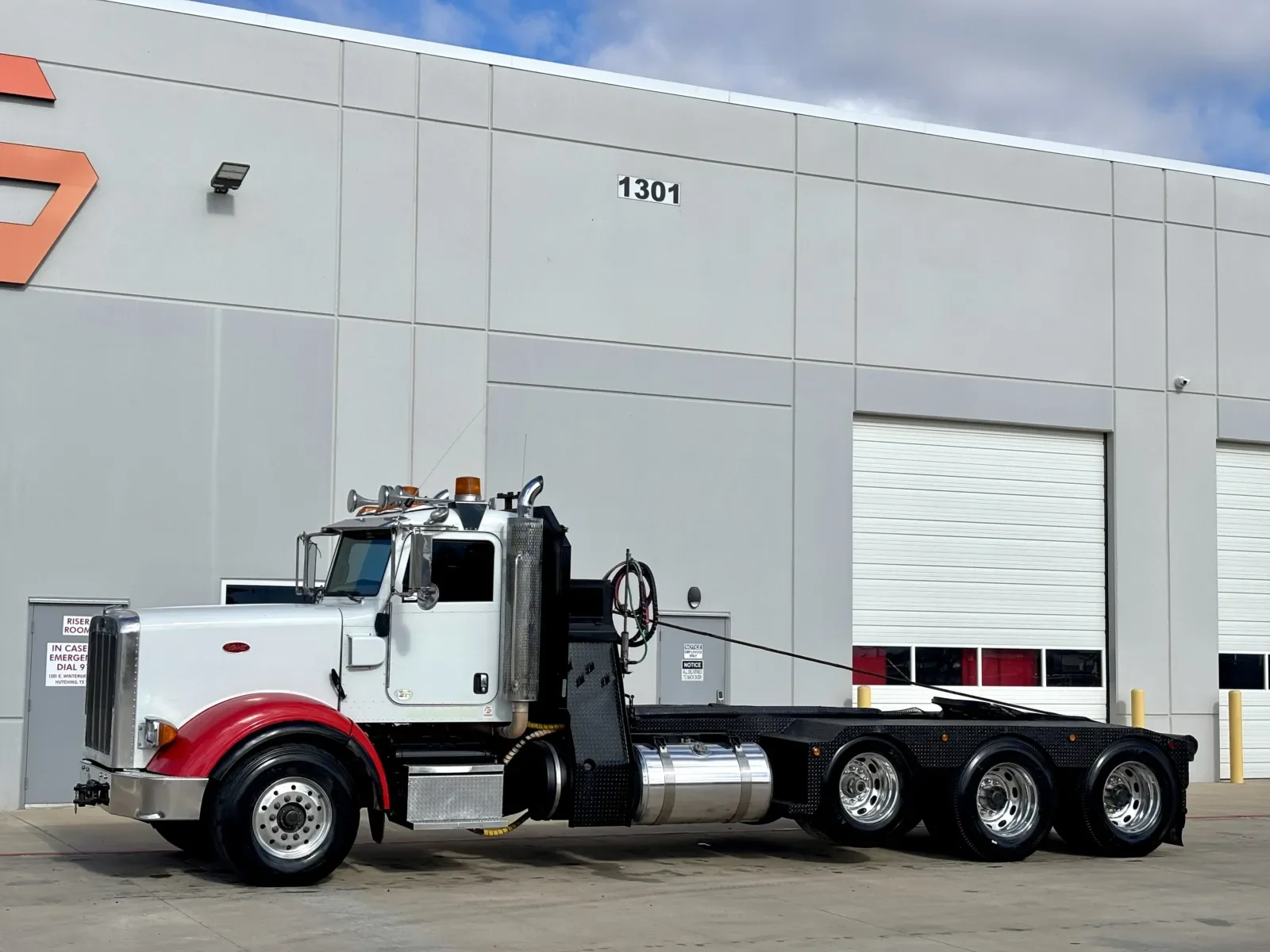 2012 Peterbilt 367 in Hutchins, TX — photo 2
