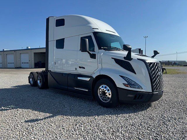 2027 Volvo VNL 860 in London, OH — photo 4