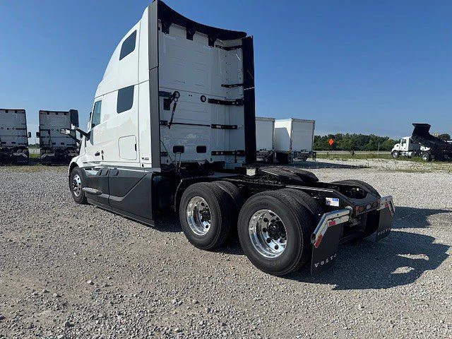 2027 Volvo VNL 860 in London, OH — photo 2
