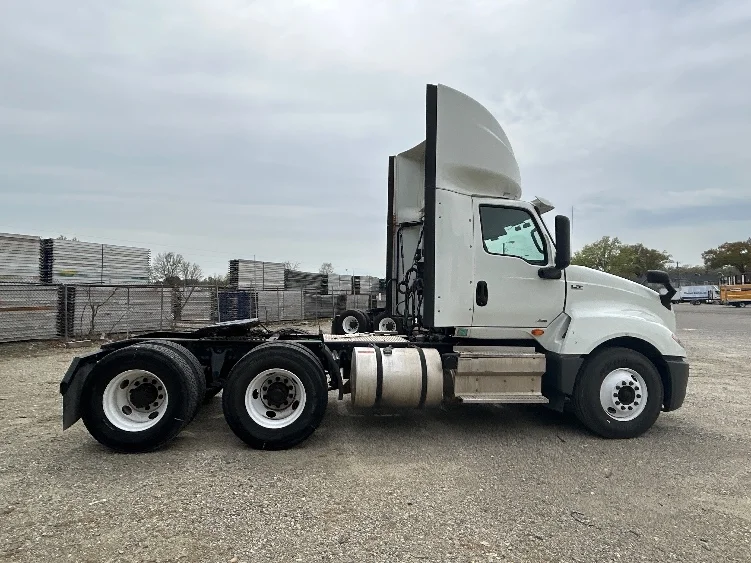 2018 International LT in Richmond, VA — photo 8
