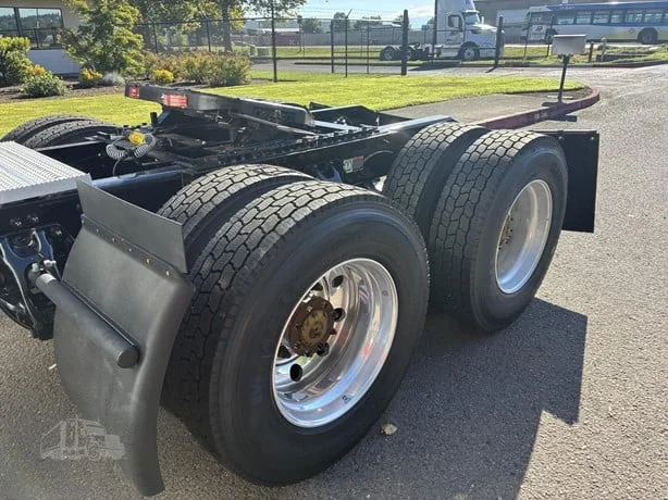 2023 Peterbilt 579 in Troutdale, OR — photo 5
