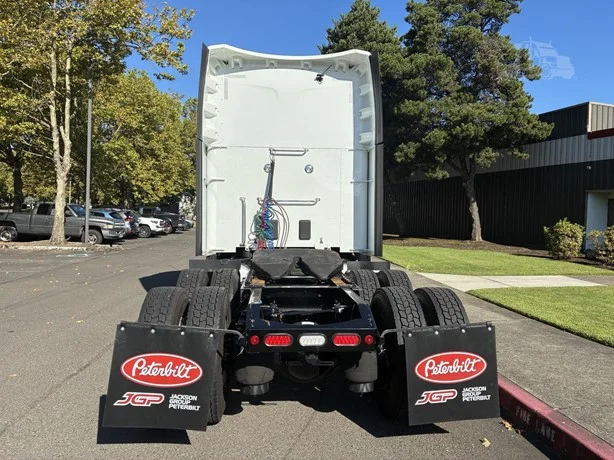 2023 Peterbilt 579 in Troutdale, OR — photo 4