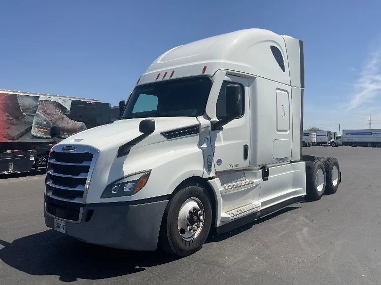 2022 Freightliner Cascadia in Phoenix, AZ — photo 3