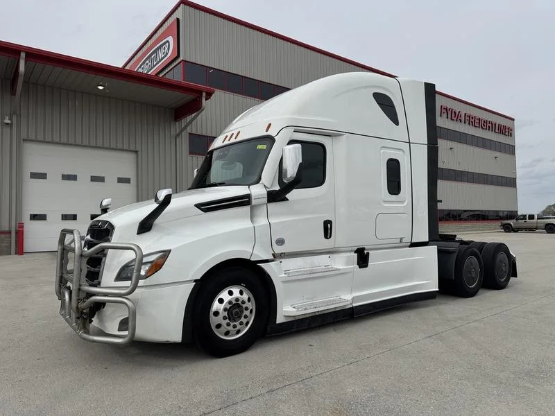2024 Freightliner Cascadia - image 2