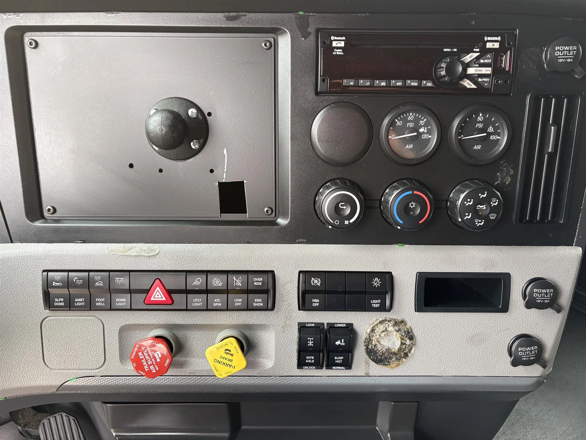 2022 Freightliner Cascadia in Inver Grove Heights, MN — photo 22