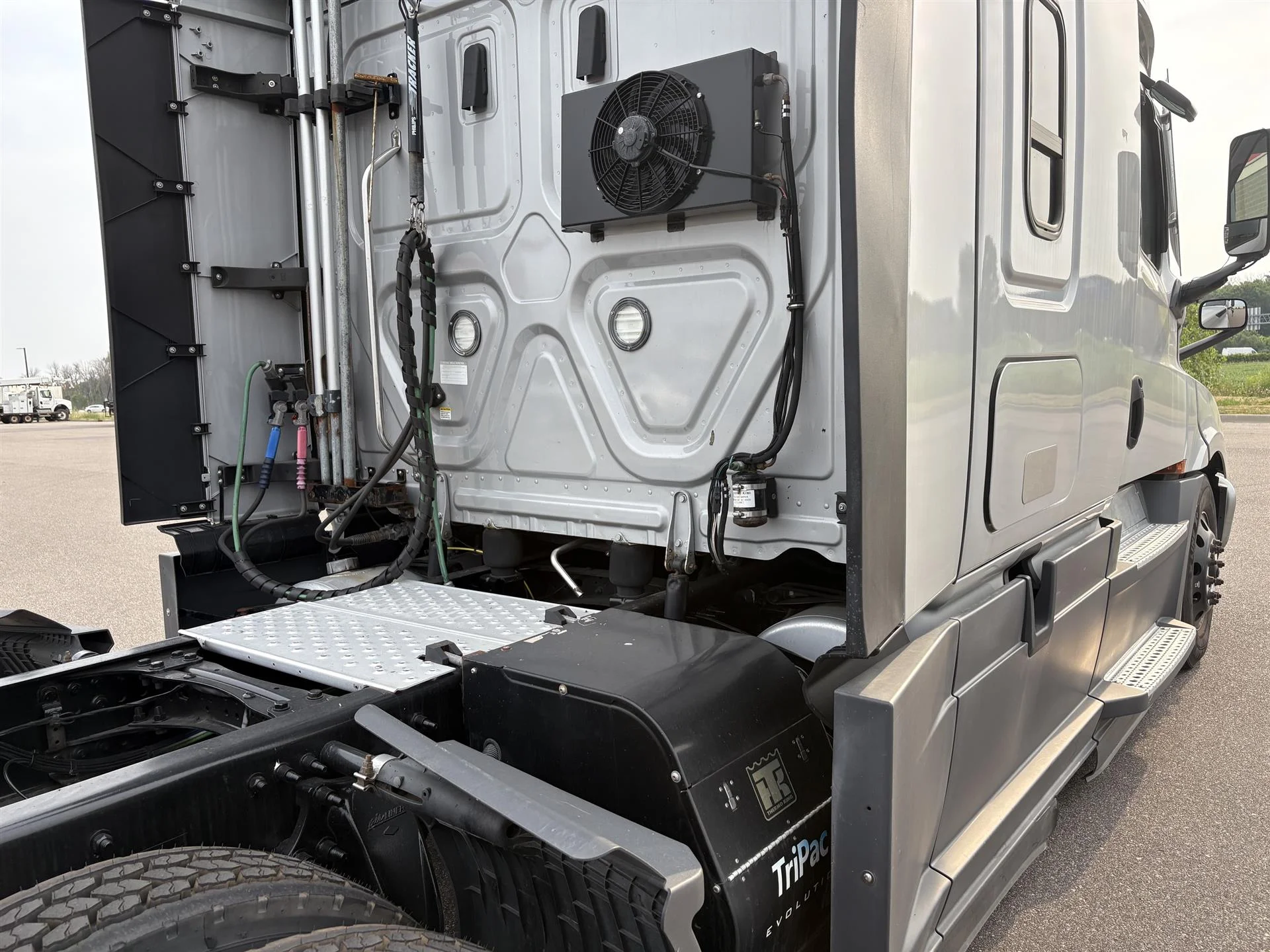 2022 Freightliner Cascadia in Inver Grove Heights, MN — photo 15