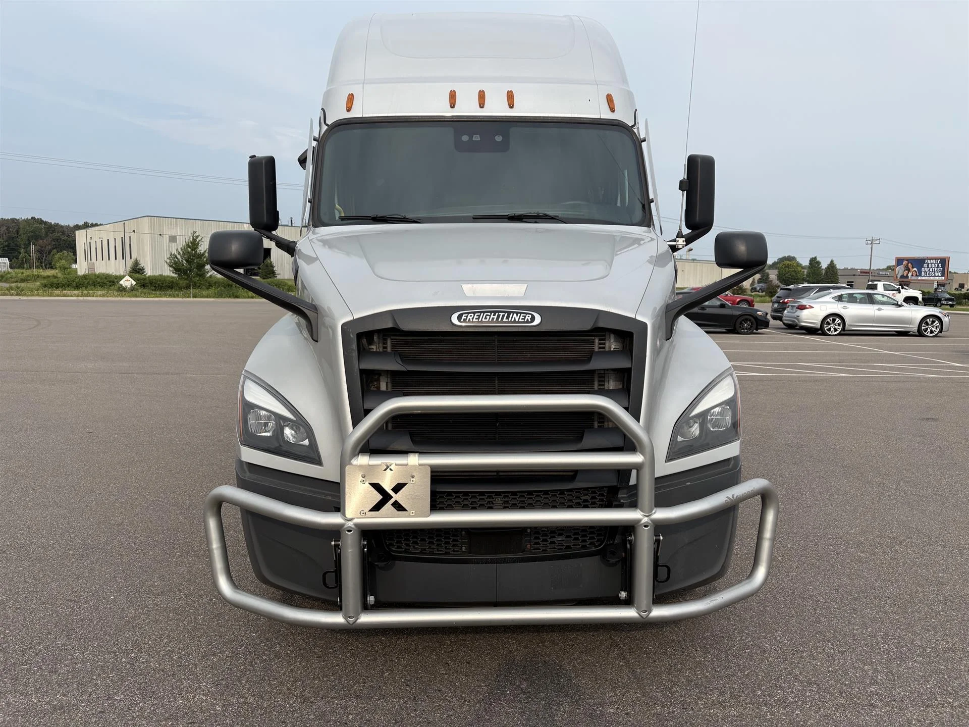 2022 Freightliner Cascadia in Inver Grove Heights, MN — photo 8