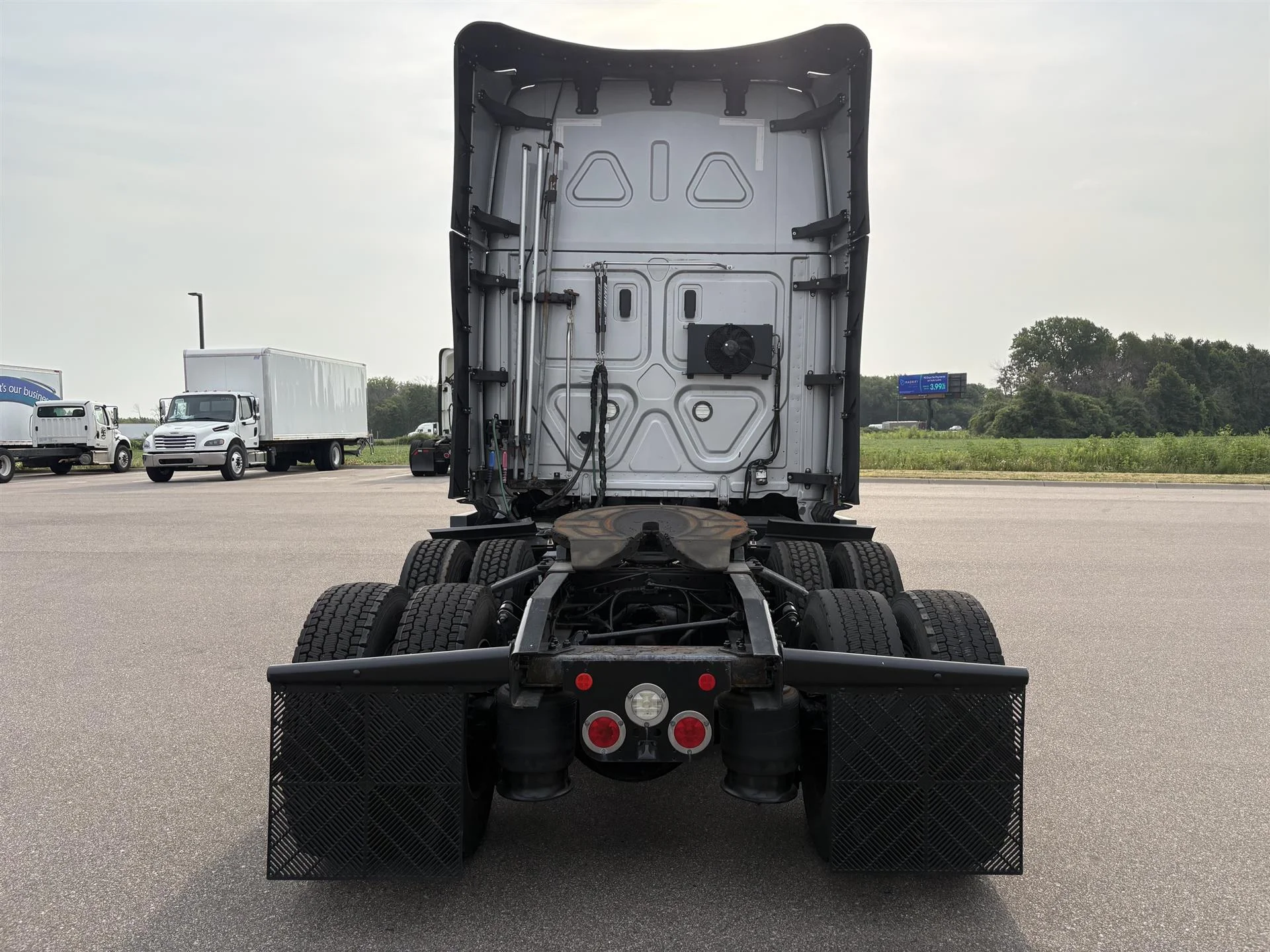 2022 Freightliner Cascadia in Inver Grove Heights, MN — photo 4