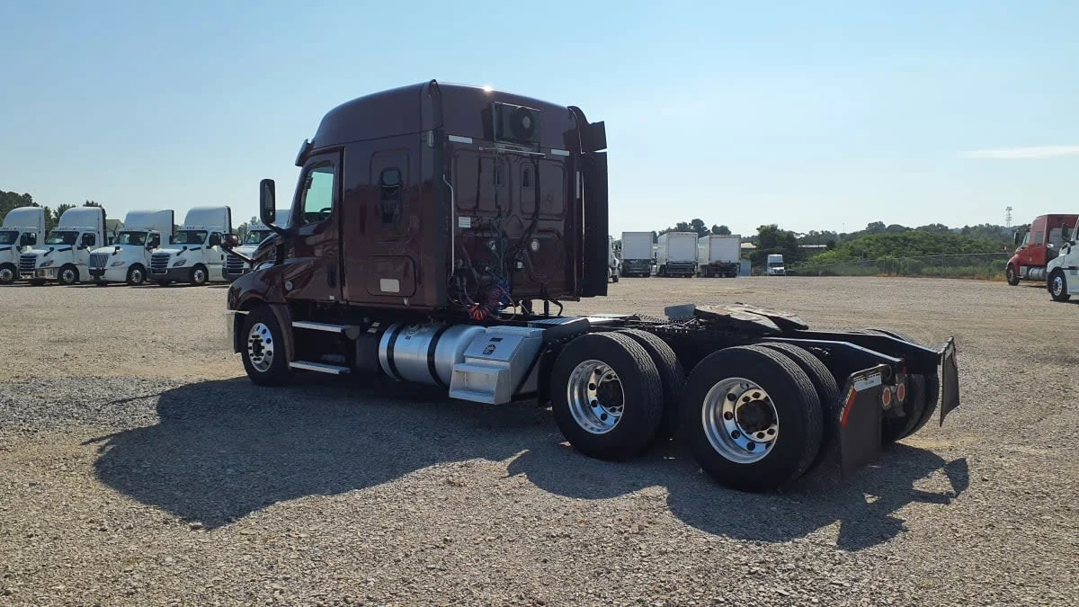 2020 Freightliner Cascadia in Birmingham, AL — photo 6