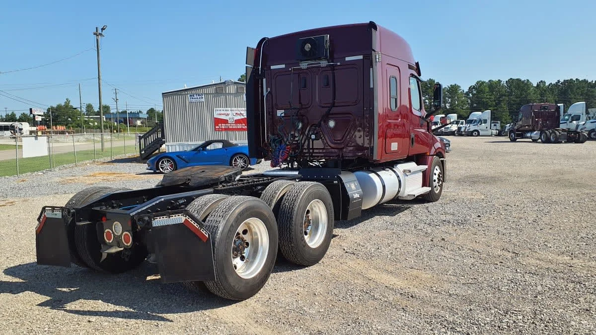 2020 Freightliner Cascadia in Birmingham, AL — photo 4