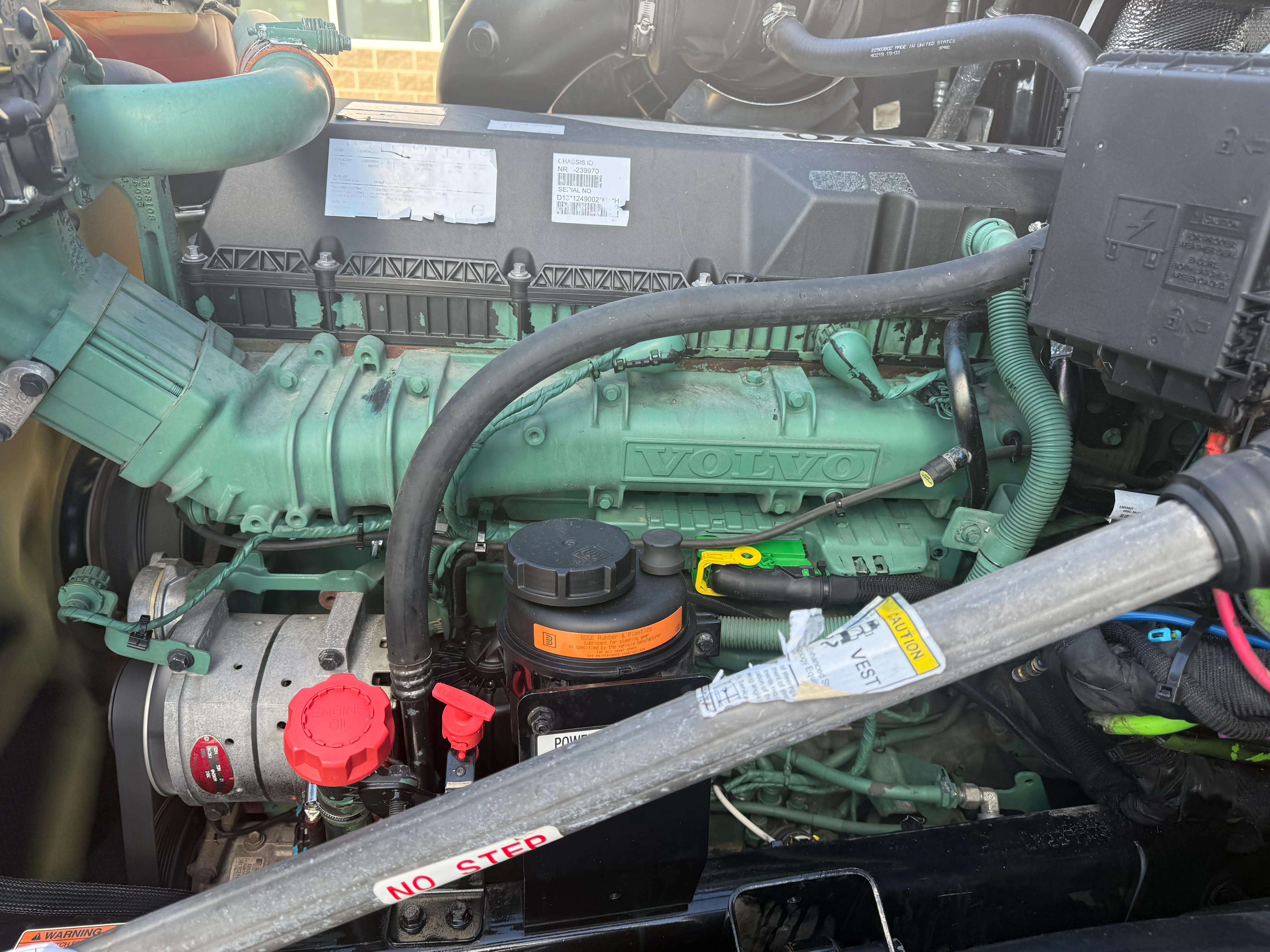 2020 Volvo VNL 860 in Cincinnati, OH — photo 8
