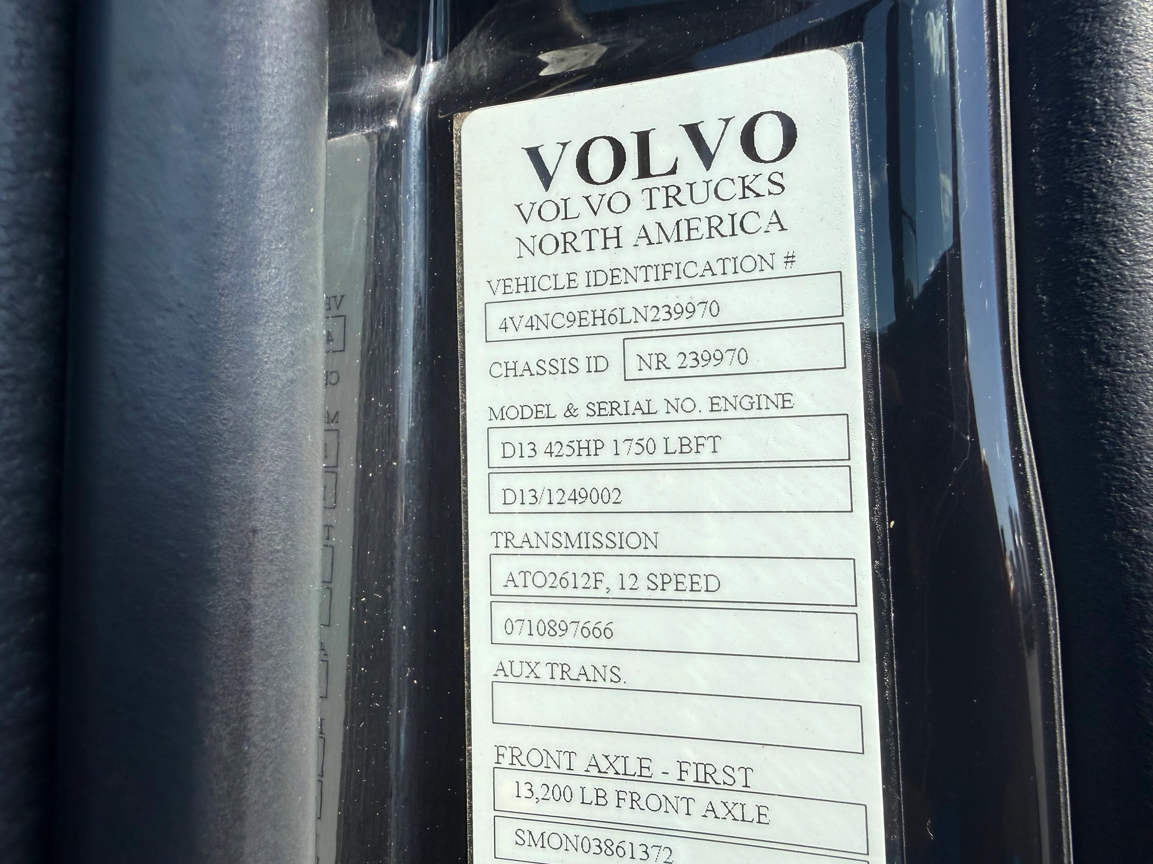2020 Volvo VNL 860 in Cincinnati, OH — photo 14