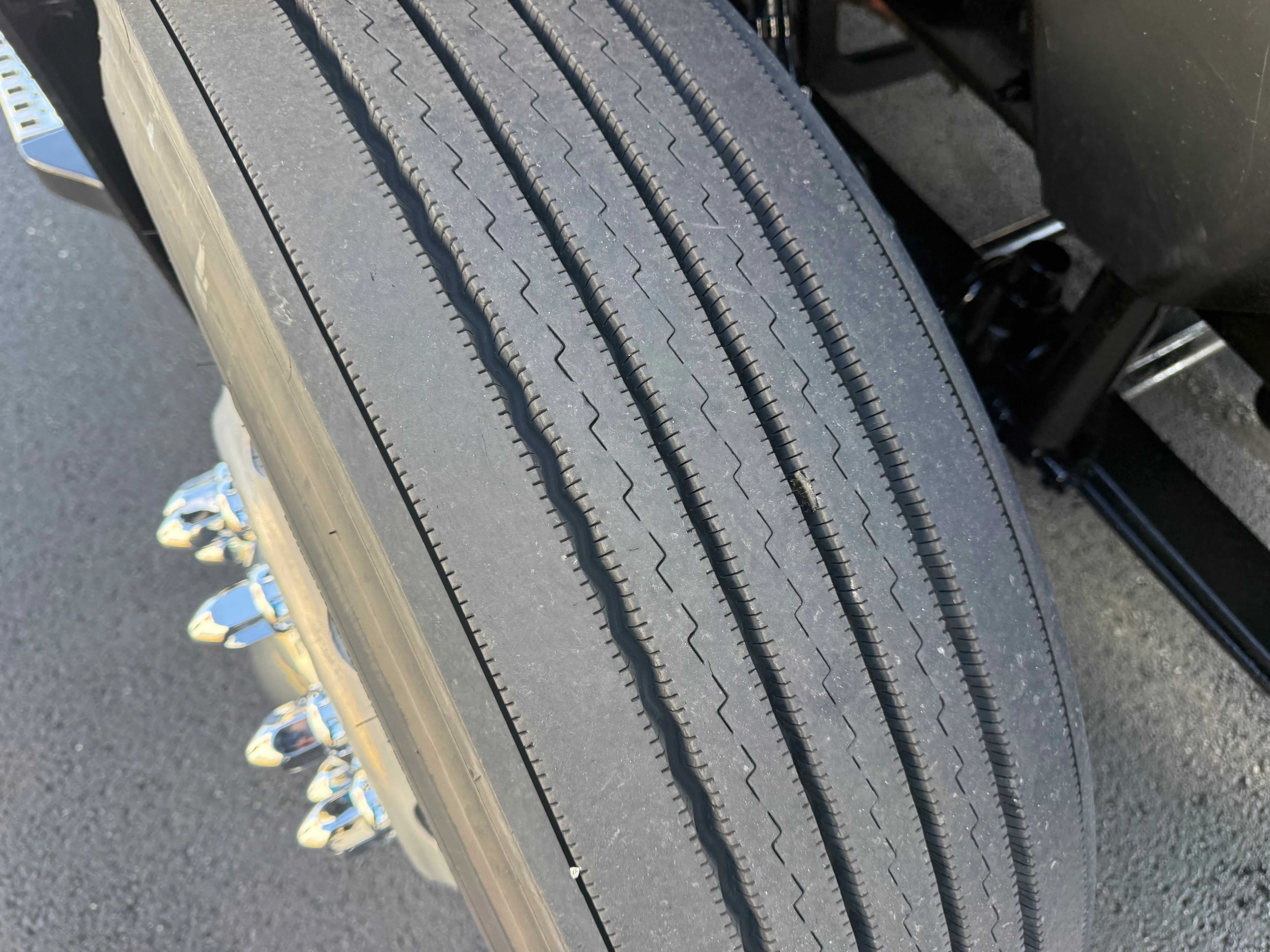 2020 Volvo VNL 860 in Cincinnati, OH — photo 11