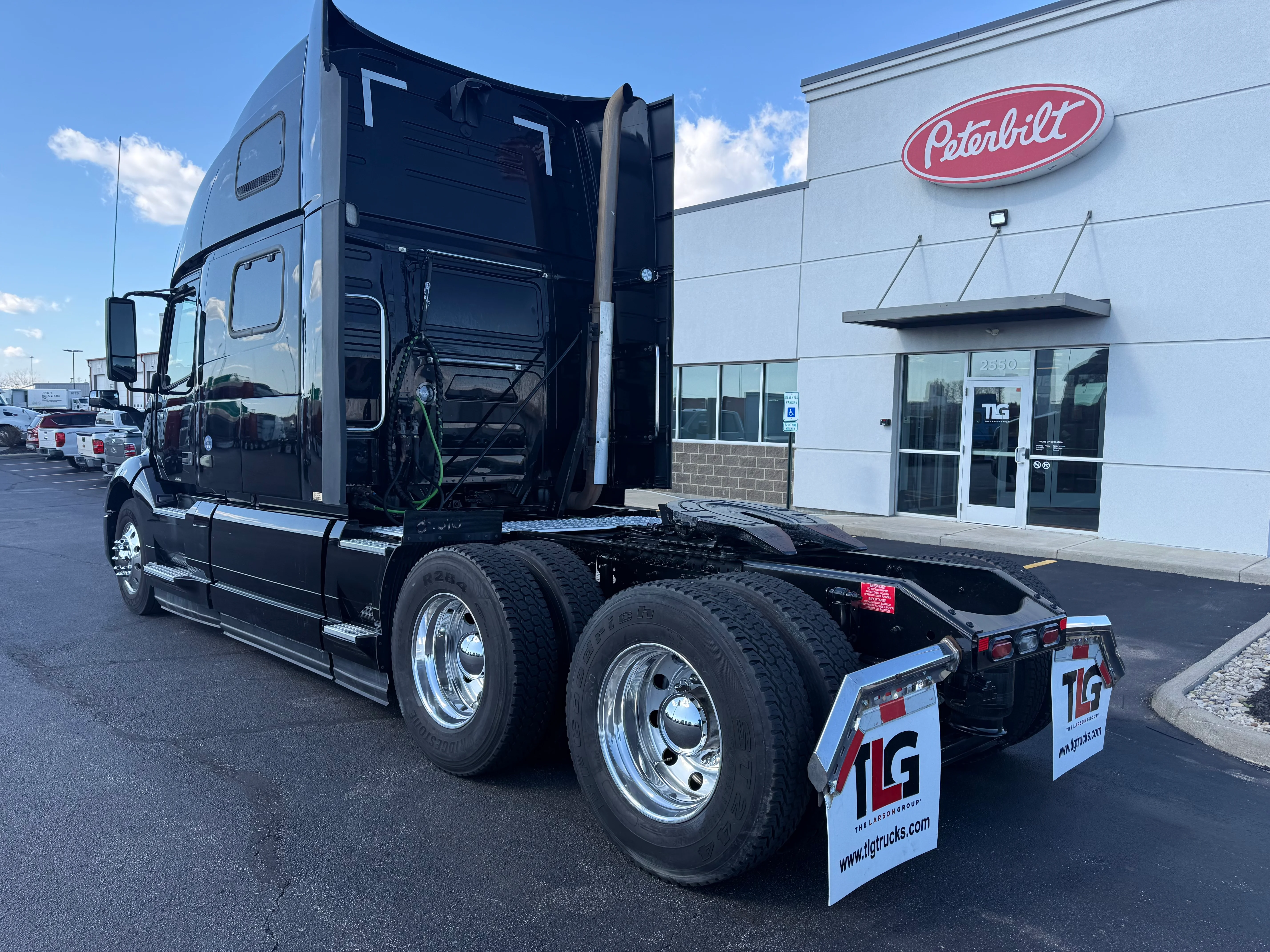 2020 Volvo VNL 860 in Cincinnati, OH — photo 3