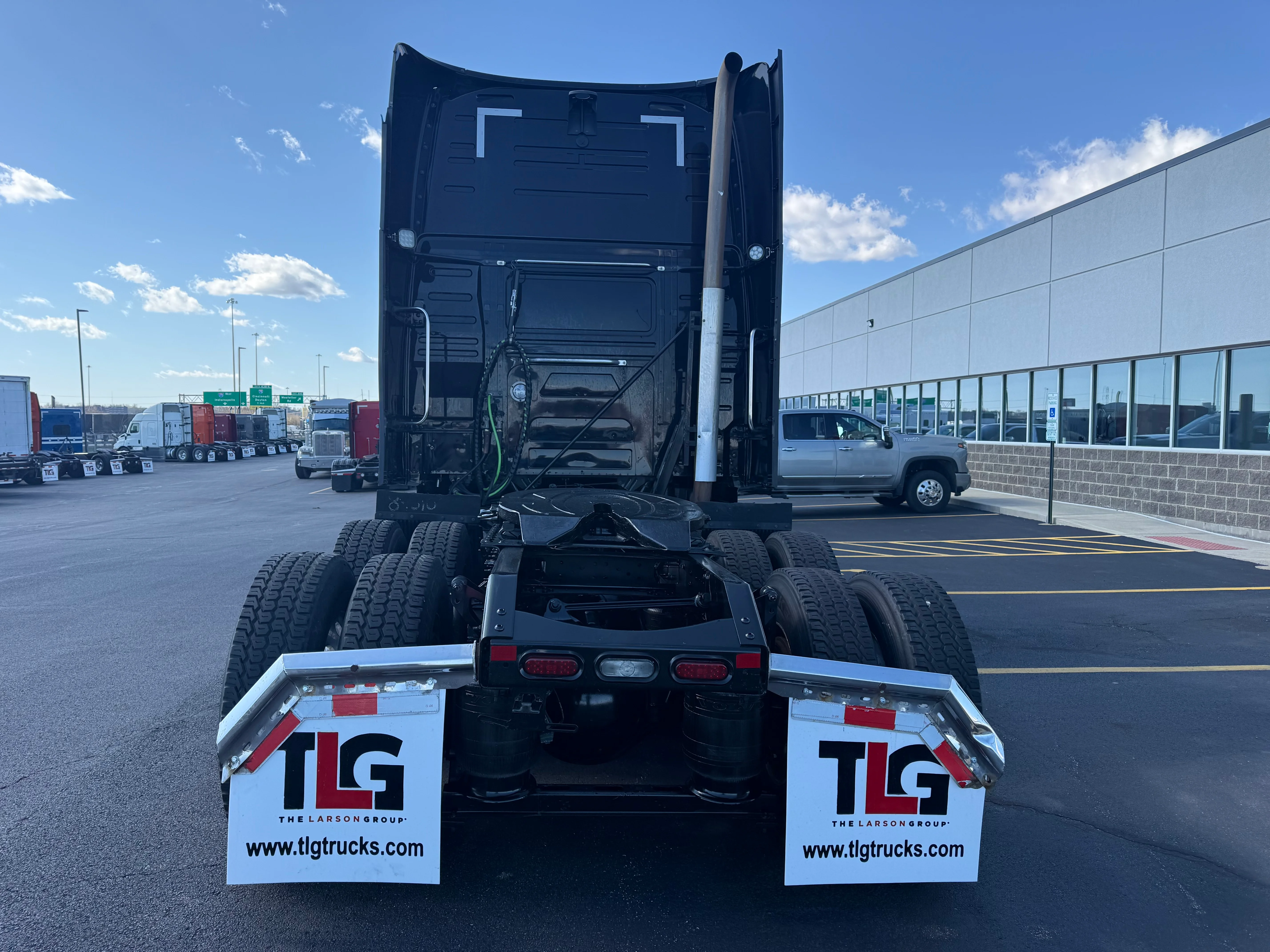 2020 Volvo VNL 860 in Cincinnati, OH — photo 4