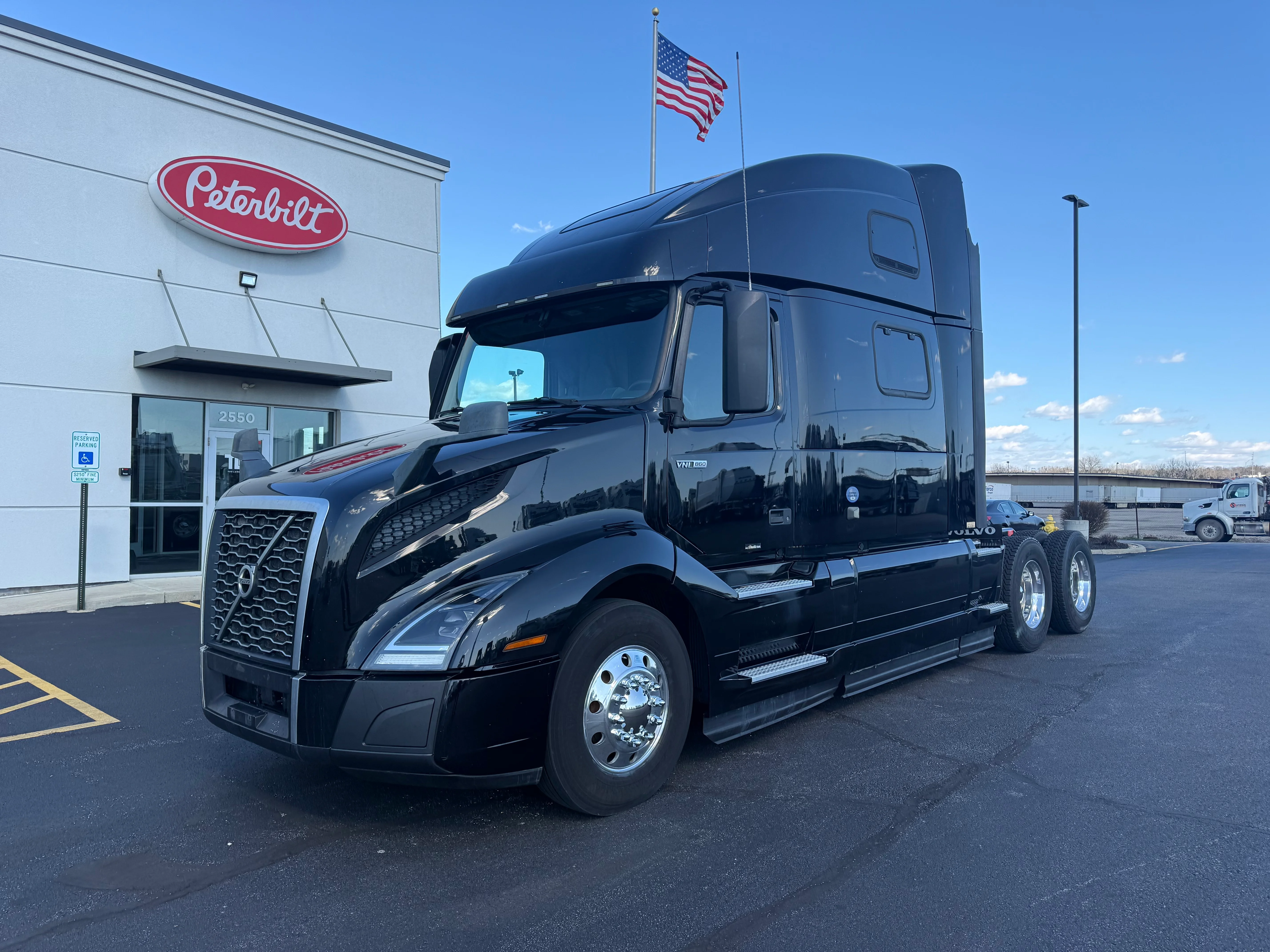 2020 Volvo VNL 860 in Cincinnati, OH