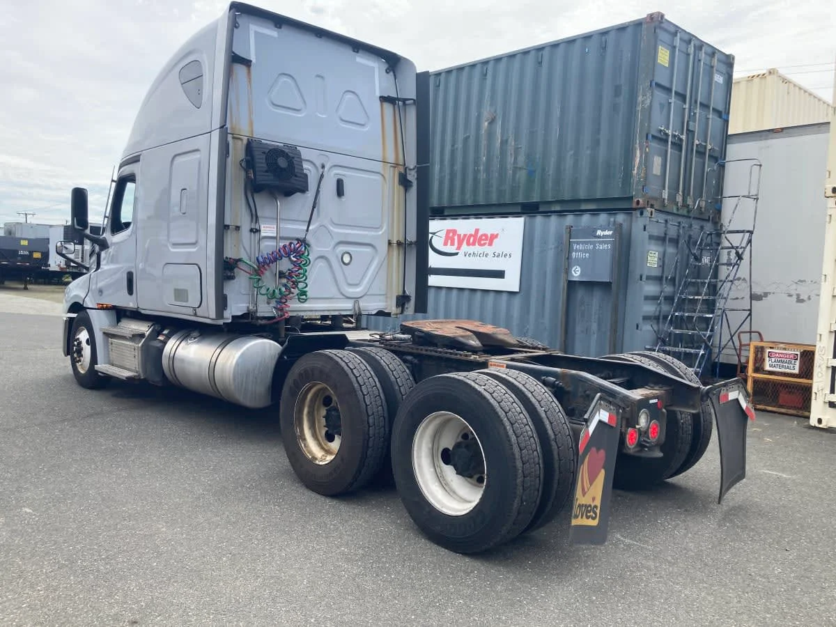 2021 Freightliner Cascadia in Springfield, MA — photo 6
