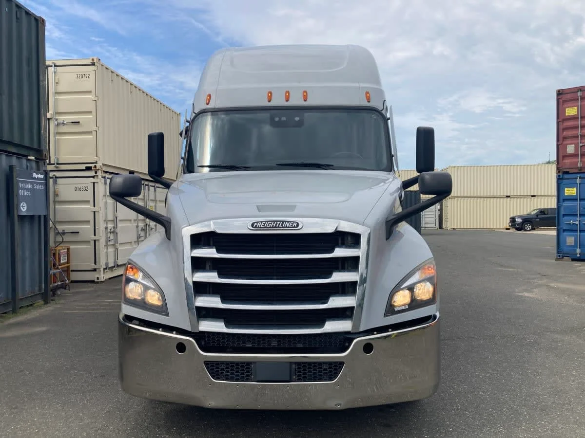 2021 Freightliner Cascadia in Springfield, MA — photo 2
