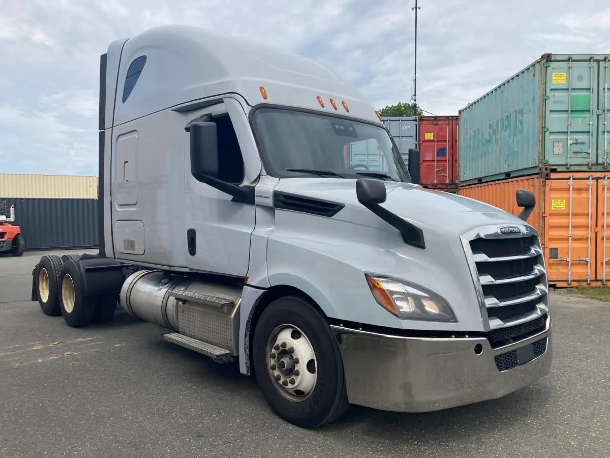2021 Freightliner Cascadia in Springfield, MA — photo 3