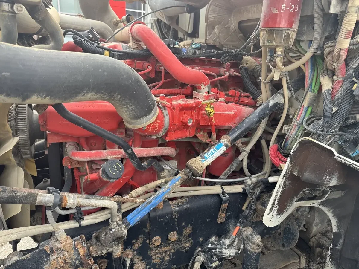 2018 International HX - image 18