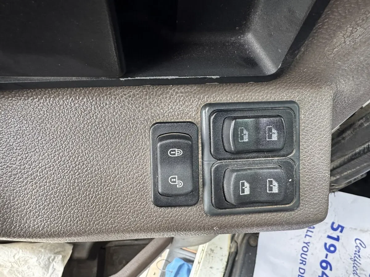 2018 International HX - image 24