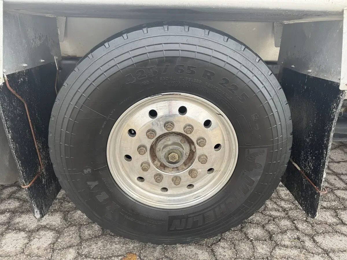 2018 International HX - image 13