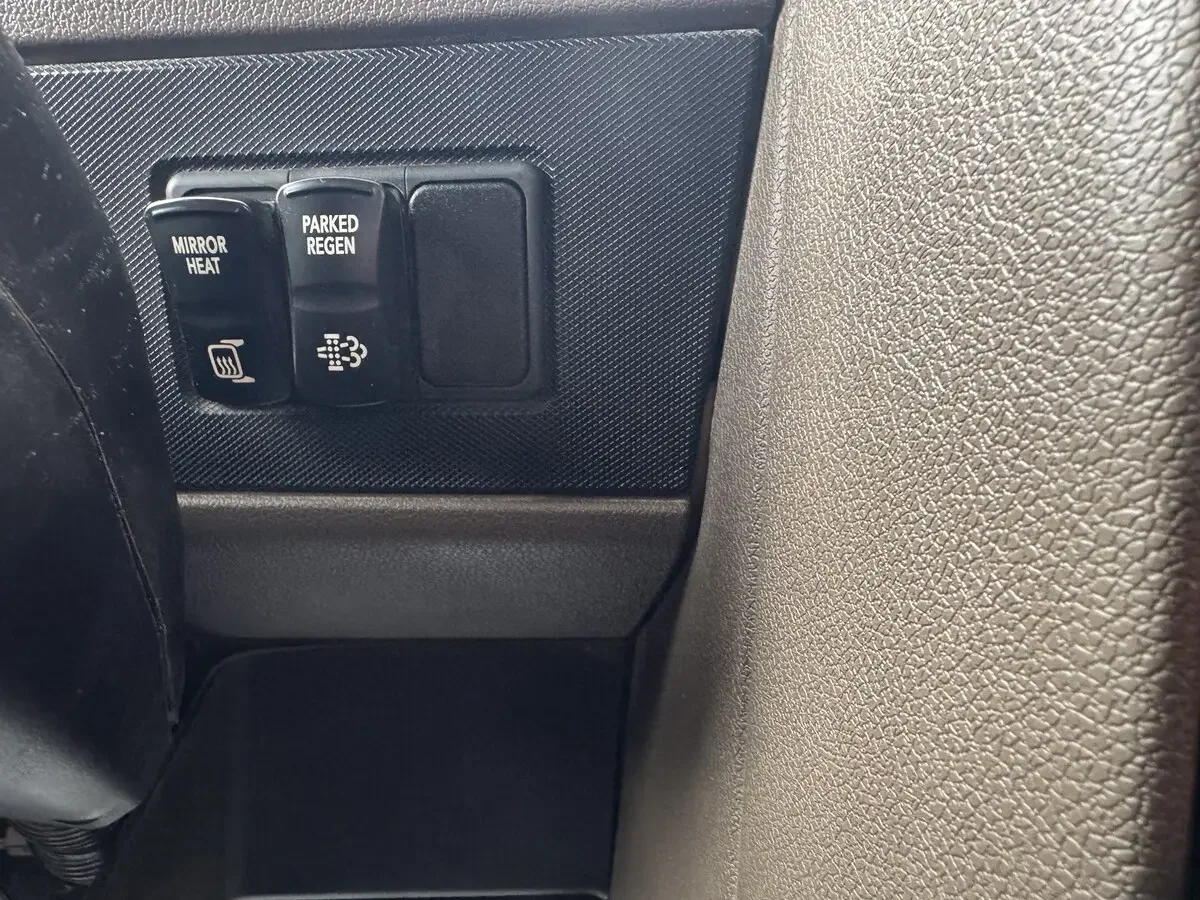 2018 International HX - image 31